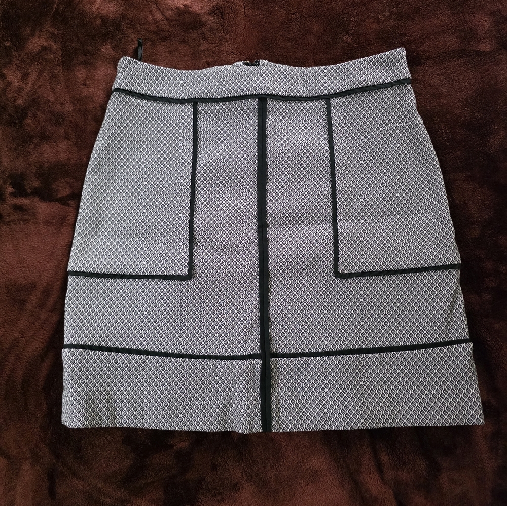 Amanda and Chelsea Elegant Gray Patterned Skirt